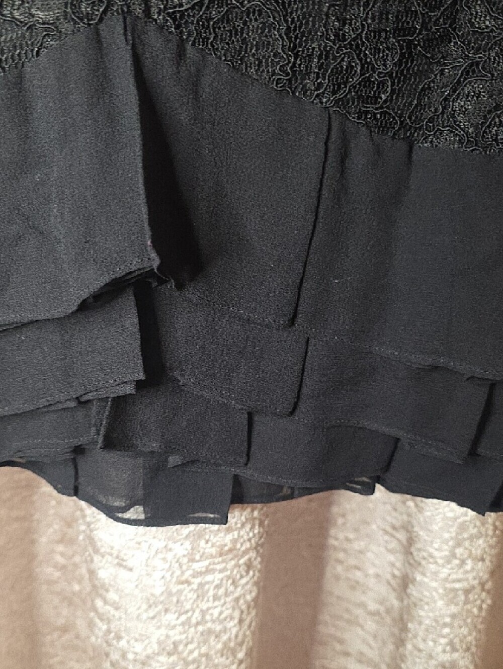 Alice + Olivia Black Lace Beaded Cap-Sleeve Top Size M - Picture 5 of 16